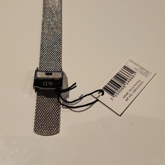 Daniel Wellington Petite Sterling 28mm - Picture 3 of 6